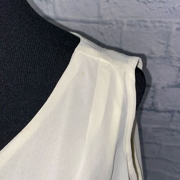 Esley cold shoulder v-cut tank w/sheer triangle cut outer layer white sz S - Picture 7 of 13